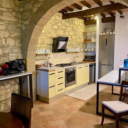 Le Antiche Mura Semproniano Buitenkant foto
