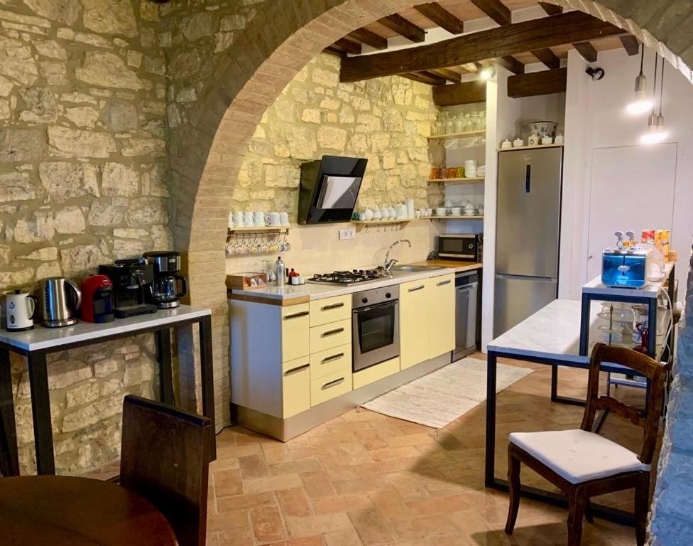 Le Antiche Mura Semproniano Buitenkant foto